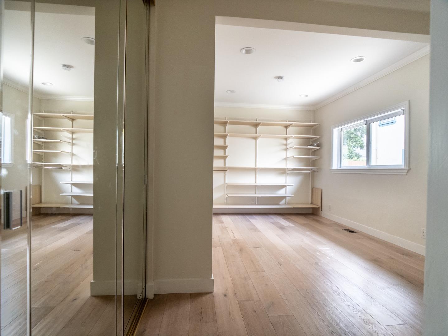 Detail Gallery Image 12 of 36 For 1435 Edgehill Dr, Burlingame,  CA 94010 - 5 Beds | 3/1 Baths