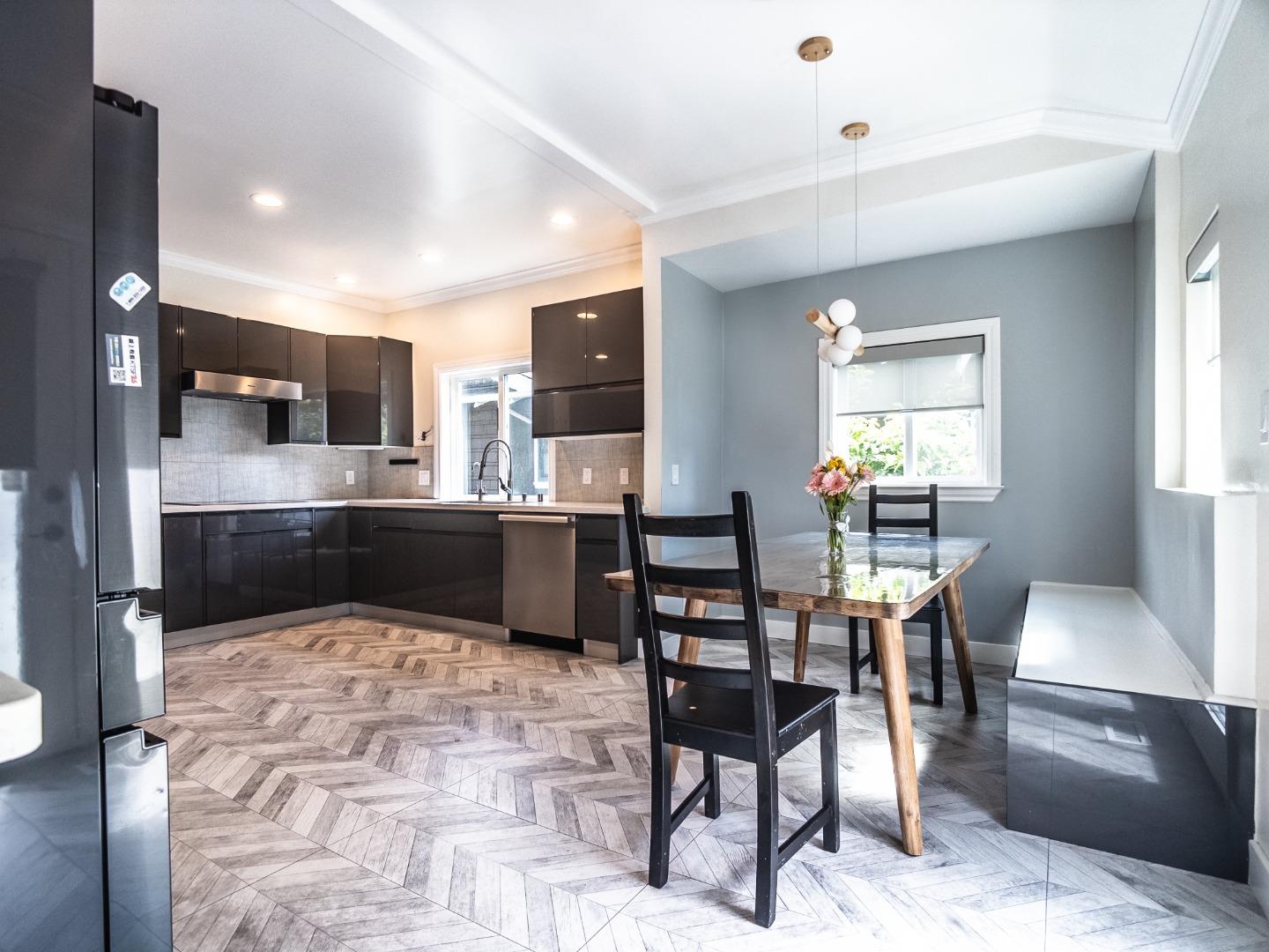 Detail Gallery Image 22 of 36 For 1435 Edgehill Dr, Burlingame,  CA 94010 - 5 Beds | 3/1 Baths