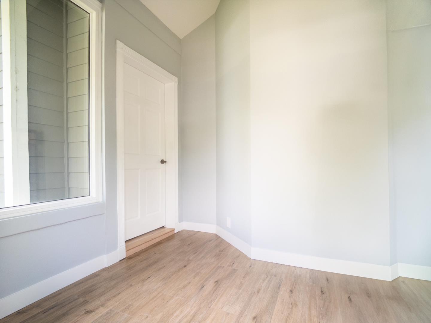 Detail Gallery Image 3 of 36 For 1435 Edgehill Dr, Burlingame,  CA 94010 - 5 Beds | 3/1 Baths