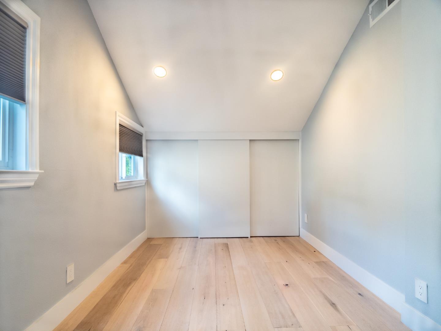 Detail Gallery Image 30 of 36 For 1435 Edgehill Dr, Burlingame,  CA 94010 - 5 Beds | 3/1 Baths