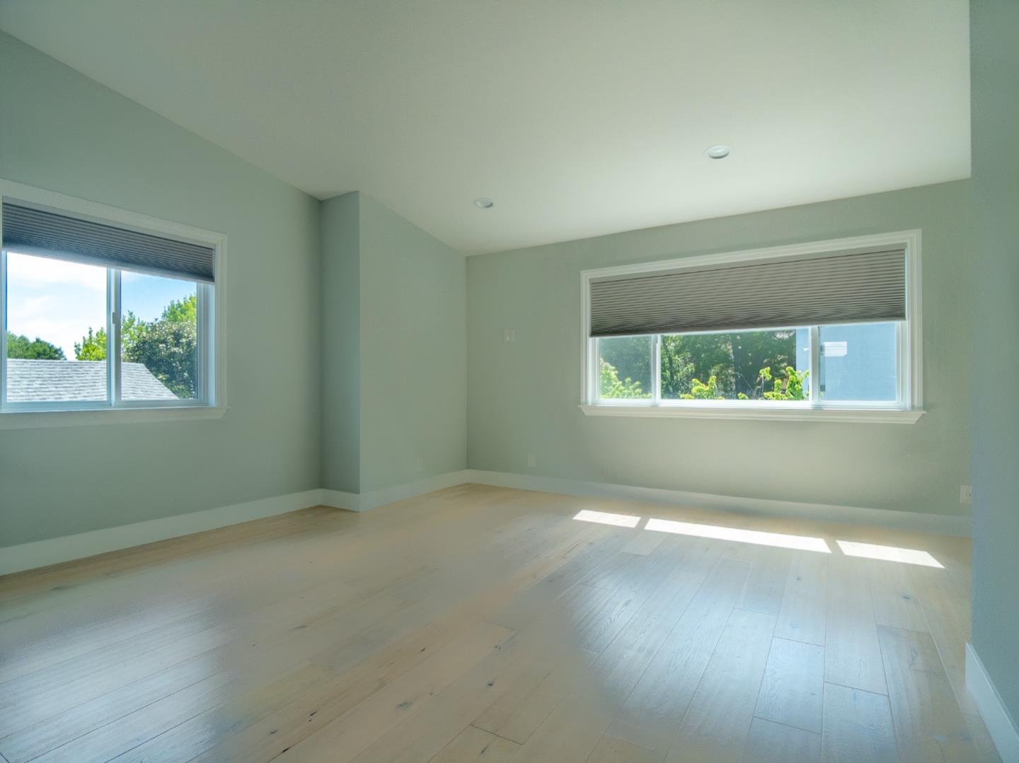 Detail Gallery Image 33 of 36 For 1435 Edgehill Dr, Burlingame,  CA 94010 - 5 Beds | 3/1 Baths