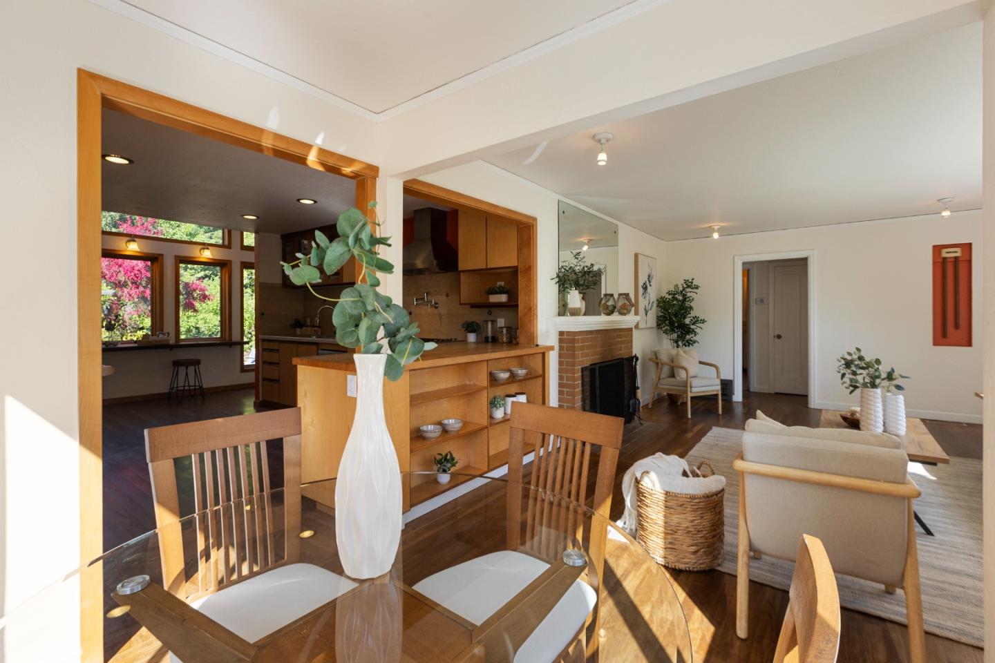 Detail Gallery Image 12 of 45 For 620 Olive St, Menlo Park,  CA 94025 - 2 Beds | 2 Baths