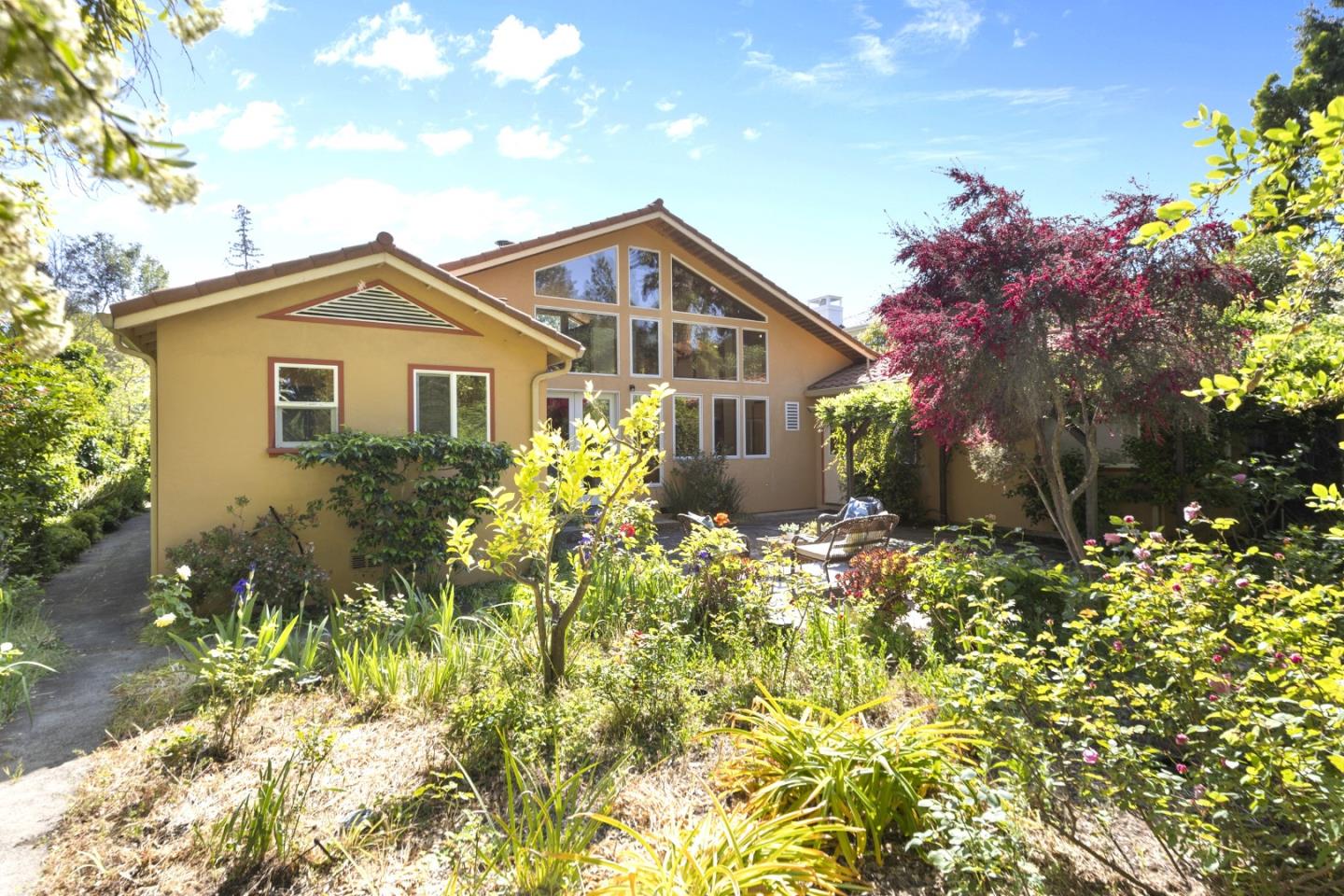 Detail Gallery Image 2 of 45 For 620 Olive St, Menlo Park,  CA 94025 - 2 Beds | 2 Baths