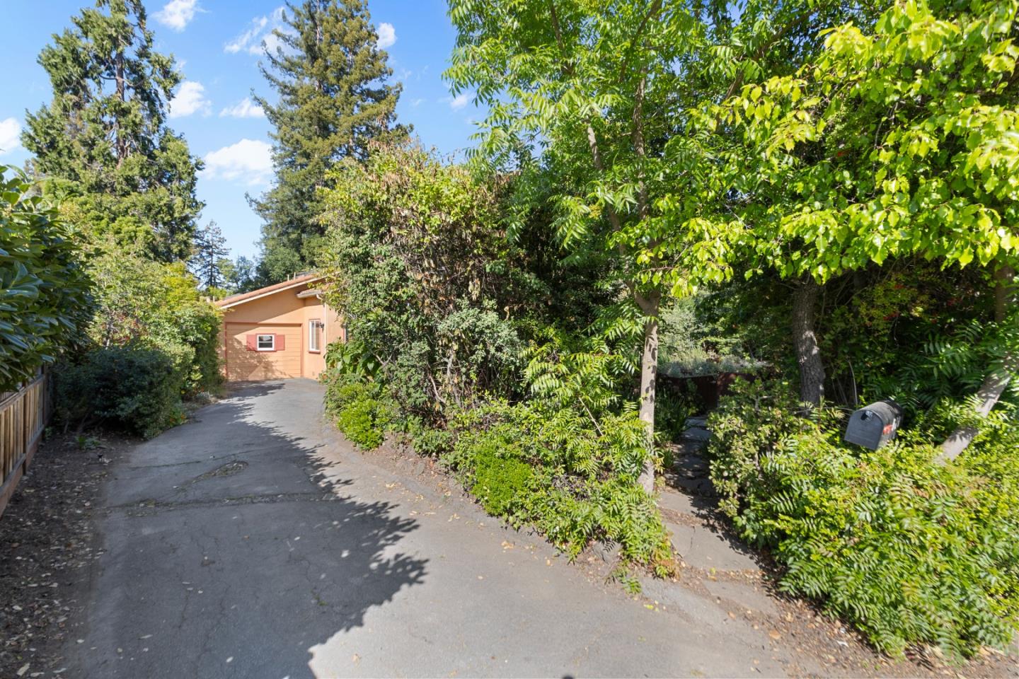Detail Gallery Image 3 of 45 For 620 Olive St, Menlo Park,  CA 94025 - 2 Beds | 2 Baths