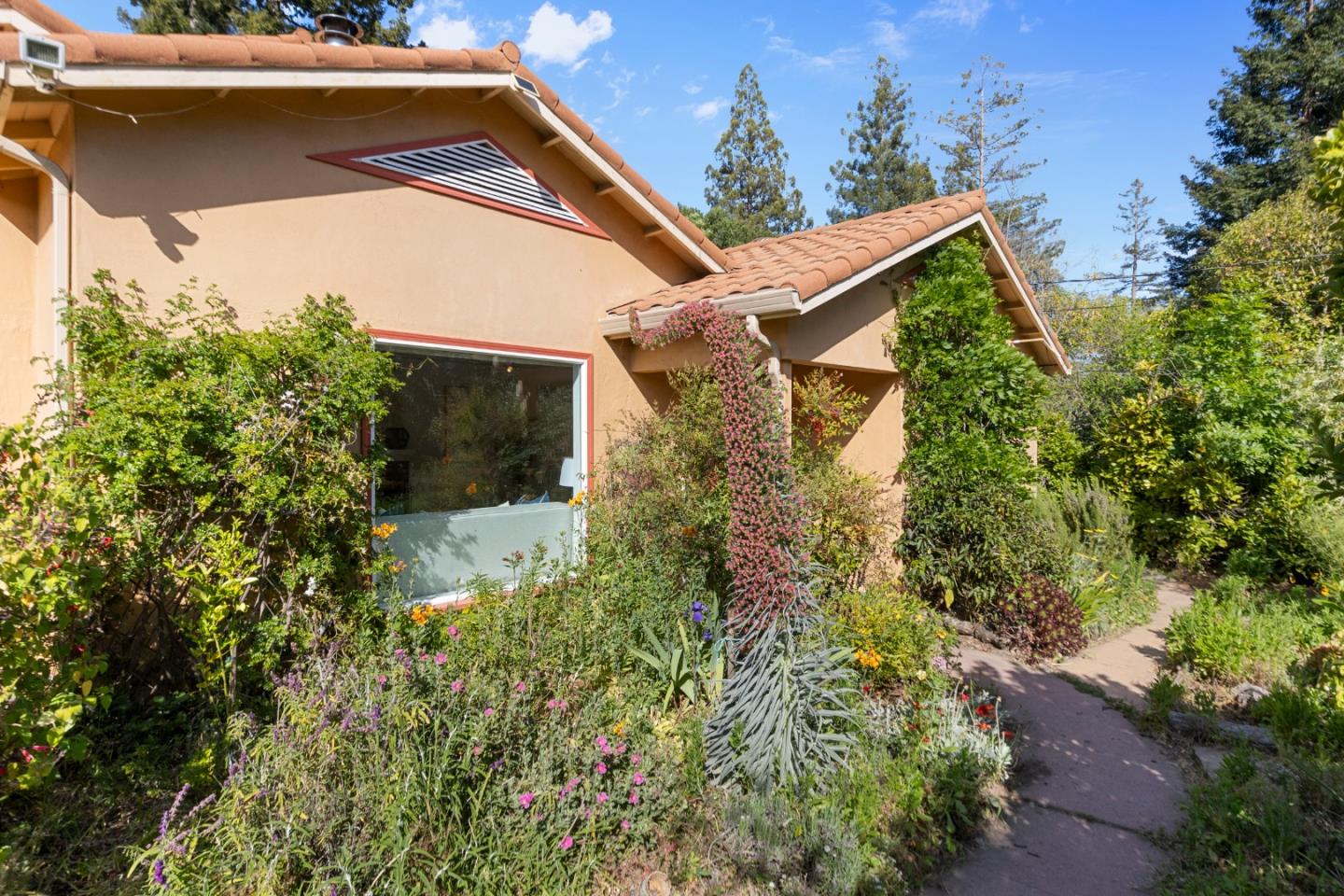 Detail Gallery Image 4 of 45 For 620 Olive St, Menlo Park,  CA 94025 - 2 Beds | 2 Baths