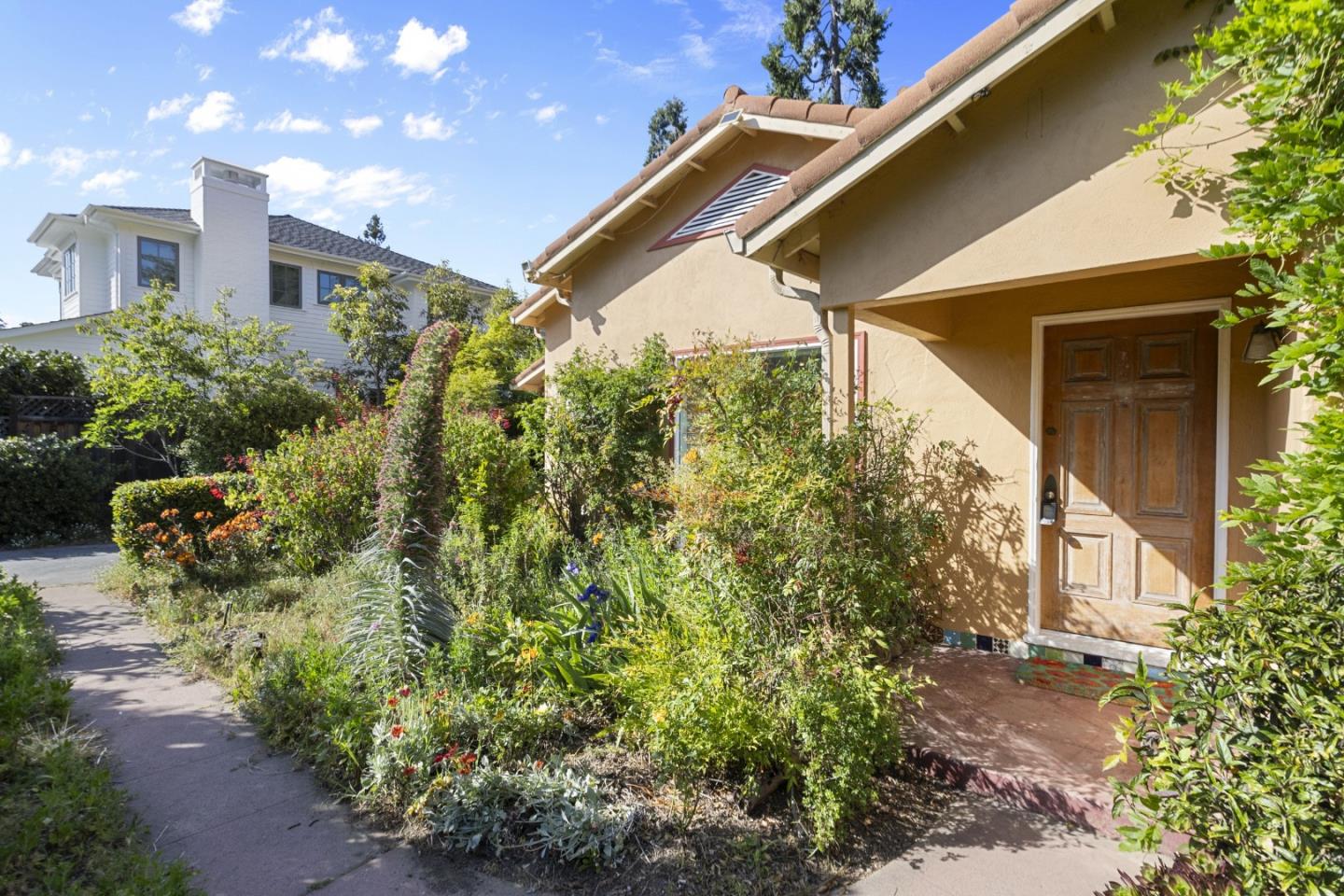 Detail Gallery Image 5 of 45 For 620 Olive St, Menlo Park,  CA 94025 - 2 Beds | 2 Baths