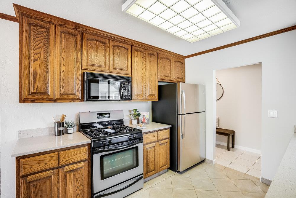Detail Gallery Image 10 of 37 For 2500 Catalpa Way, San Bruno,  CA 94066 - 3 Beds | 2 Baths