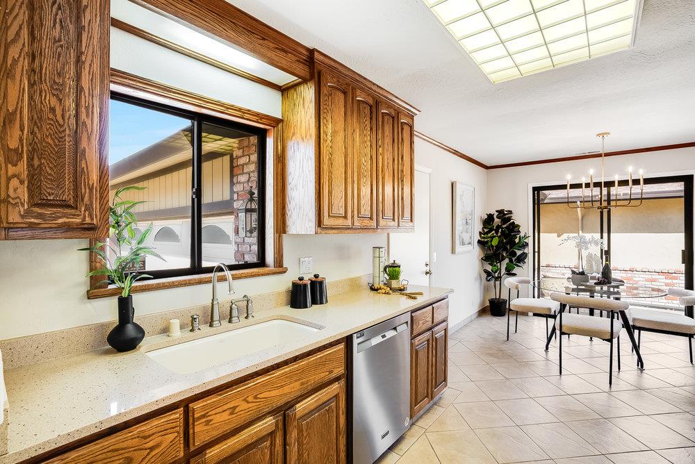 Detail Gallery Image 11 of 37 For 2500 Catalpa Way, San Bruno,  CA 94066 - 3 Beds | 2 Baths