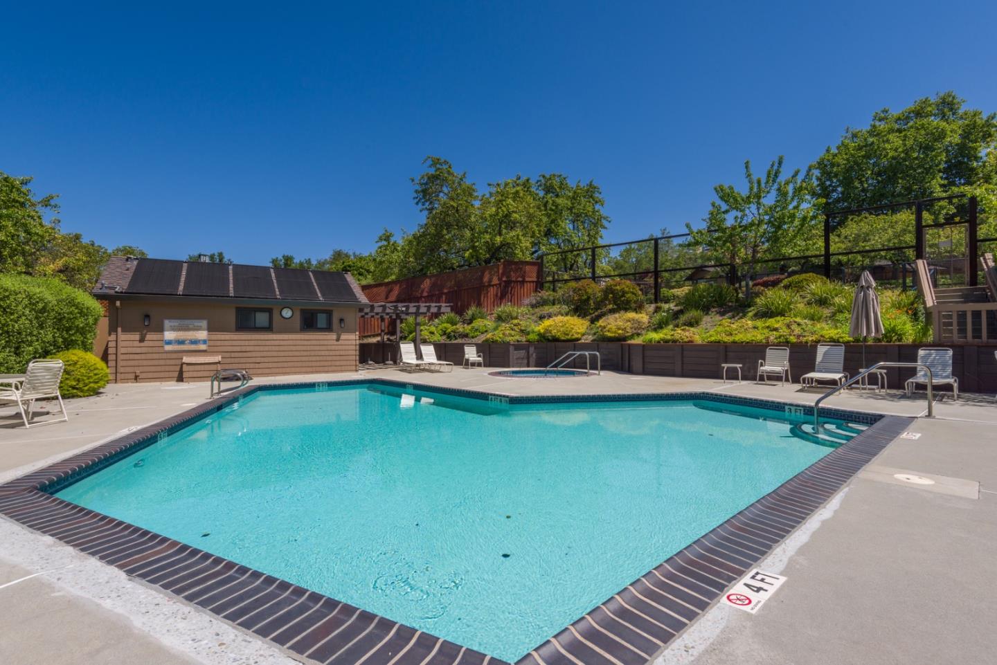 Detail Gallery Image 33 of 34 For 1265 Trinity, Menlo Park,  CA 94025 - 3 Beds | 2/1 Baths