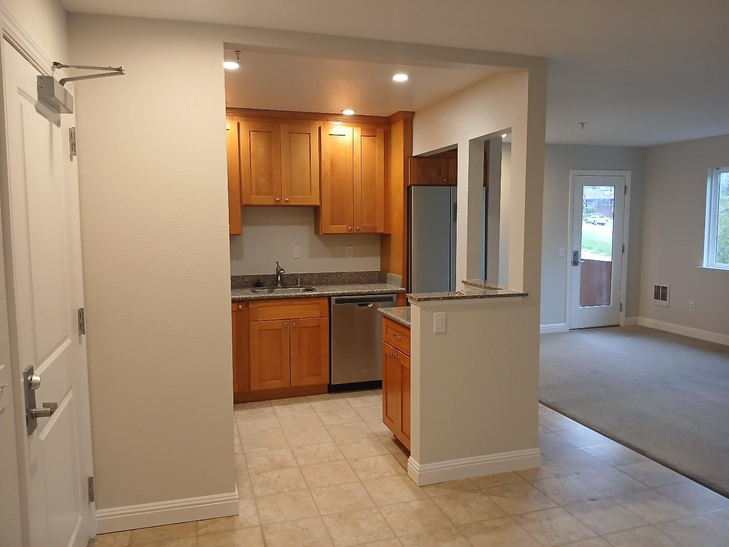 Detail Gallery Image 12 of 20 For 99 Avenue Portola 2b,  El Granada,  CA 94018 - 1 Beds | 1 Baths
