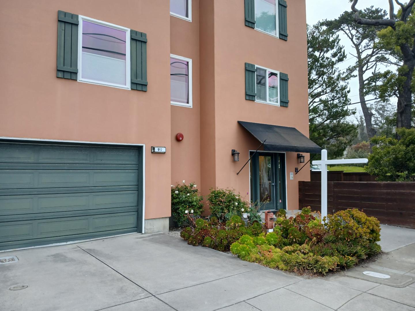 Detail Gallery Image 2 of 20 For 99 Avenue Portola 2b,  El Granada,  CA 94018 - 1 Beds | 1 Baths