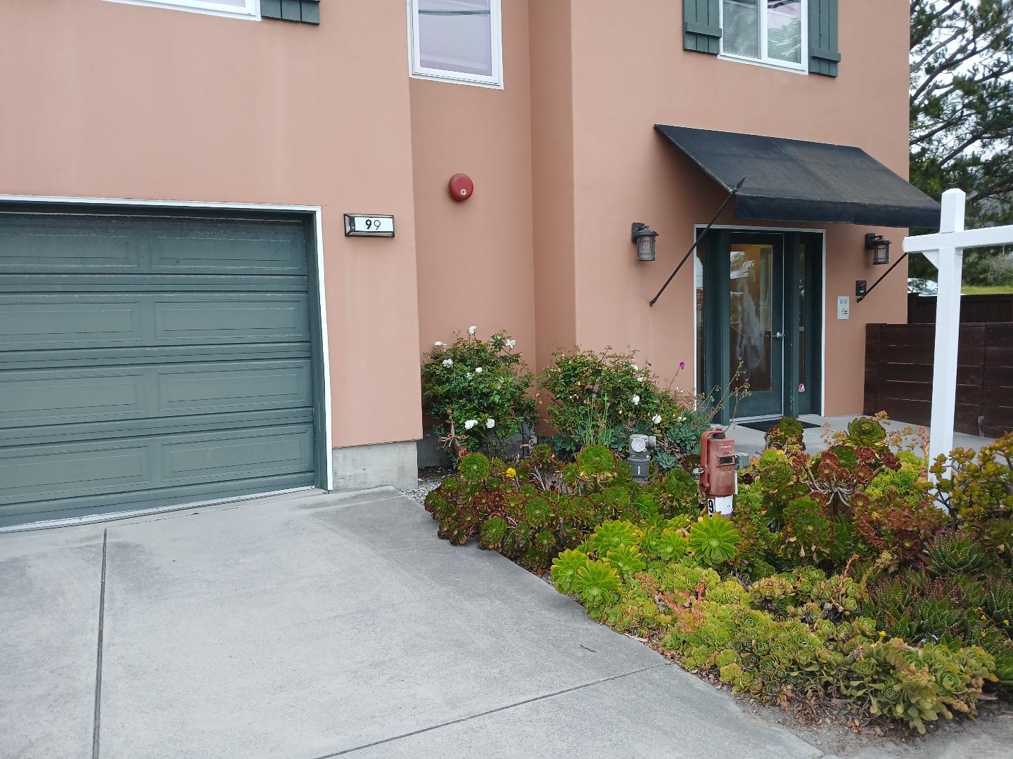 Detail Gallery Image 3 of 20 For 99 Avenue Portola 2b,  El Granada,  CA 94018 - 1 Beds | 1 Baths