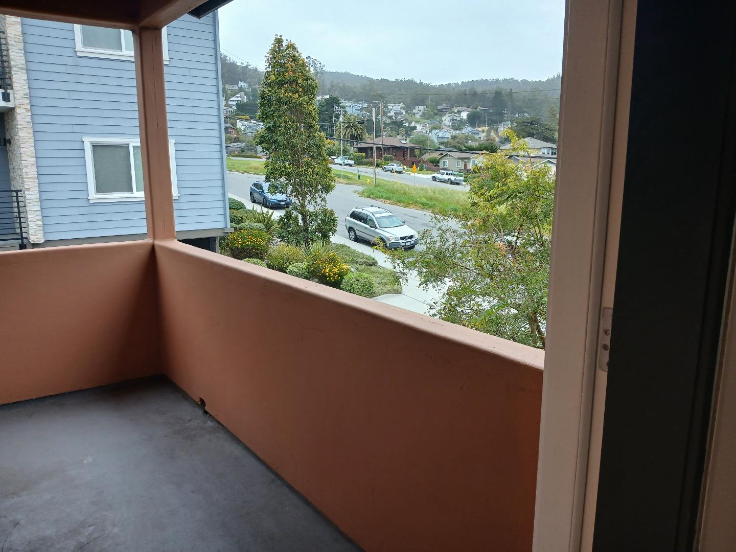 Detail Gallery Image 7 of 20 For 99 Avenue Portola 2b,  El Granada,  CA 94018 - 1 Beds | 1 Baths