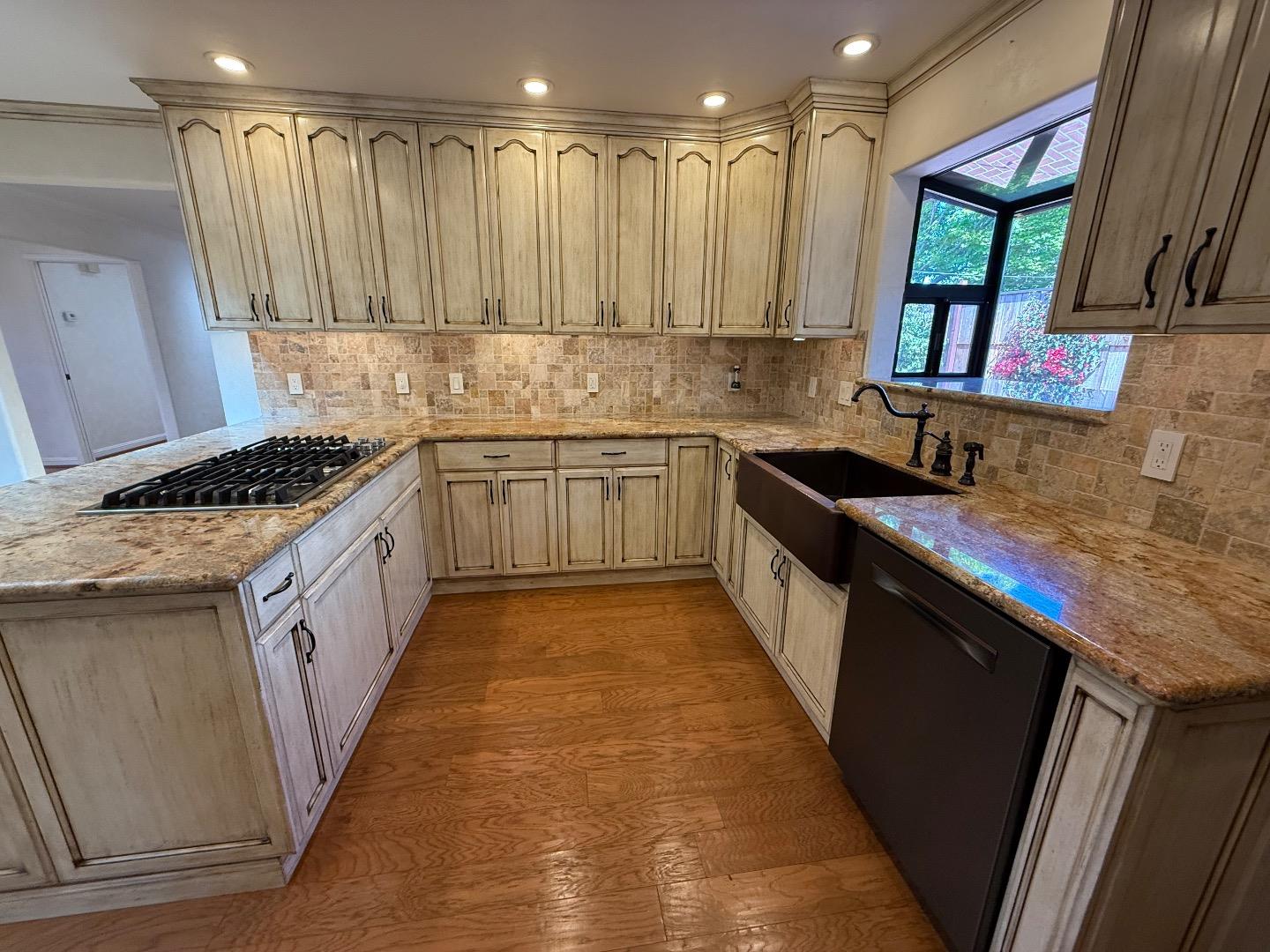 Detail Gallery Image 10 of 32 For 695 San Bruno Way, Salinas,  CA 93901 - 3 Beds | 2 Baths