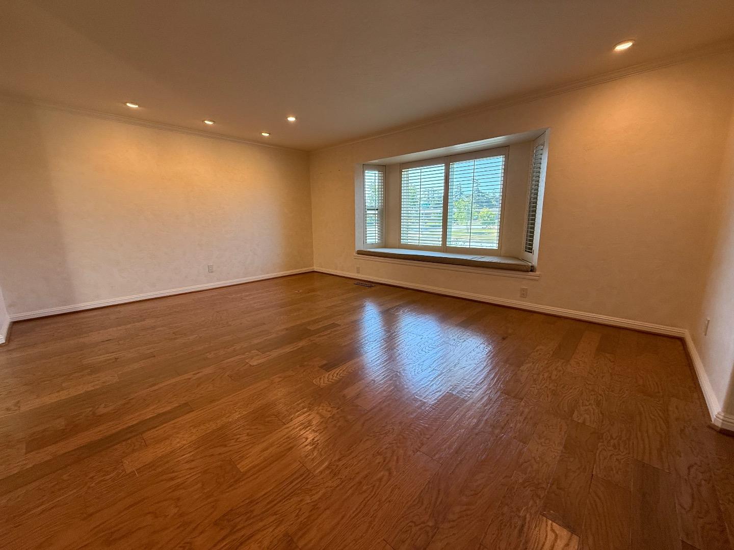 Detail Gallery Image 12 of 32 For 695 San Bruno Way, Salinas,  CA 93901 - 3 Beds | 2 Baths