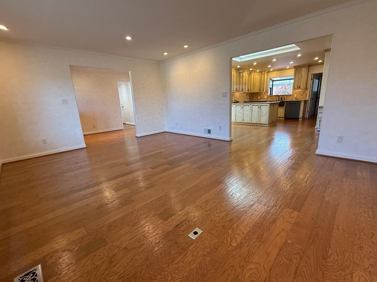 Detail Gallery Image 13 of 32 For 695 San Bruno Way, Salinas,  CA 93901 - 3 Beds | 2 Baths
