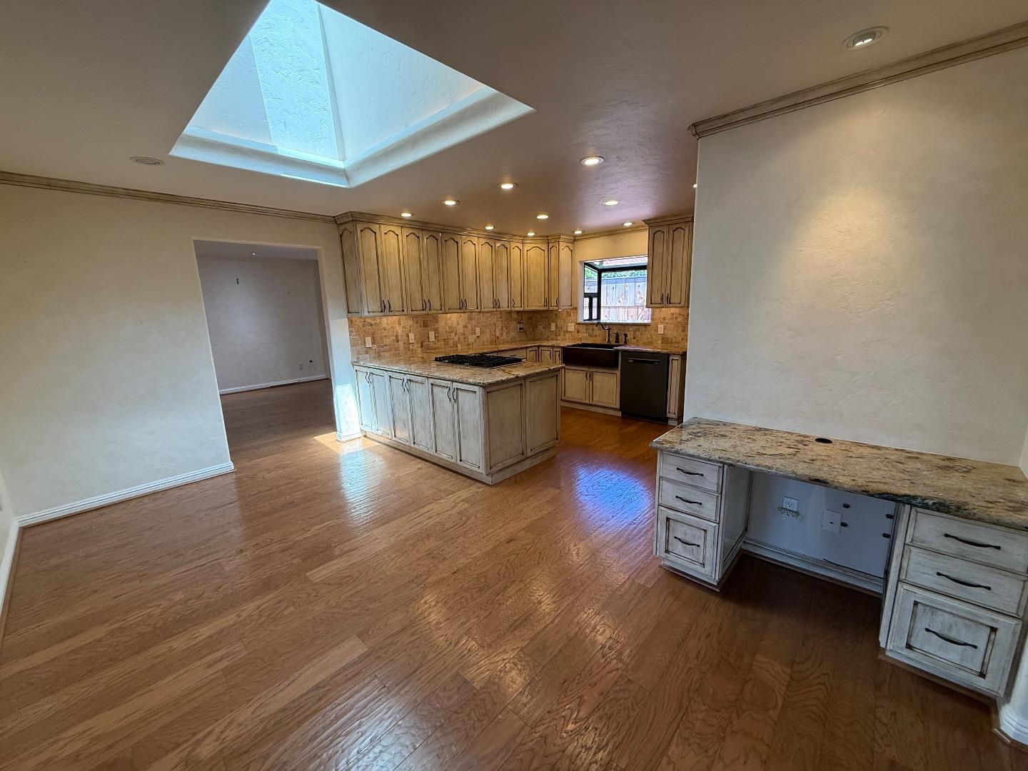 Detail Gallery Image 18 of 32 For 695 San Bruno Way, Salinas,  CA 93901 - 3 Beds | 2 Baths