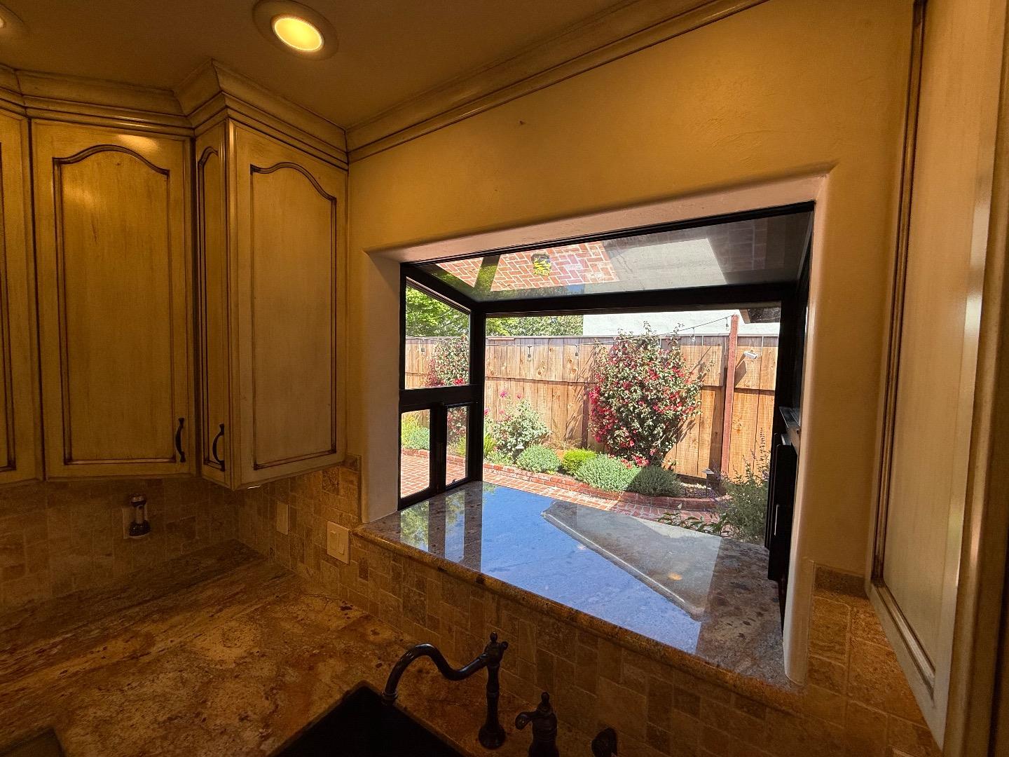 Detail Gallery Image 5 of 32 For 695 San Bruno Way, Salinas,  CA 93901 - 3 Beds | 2 Baths