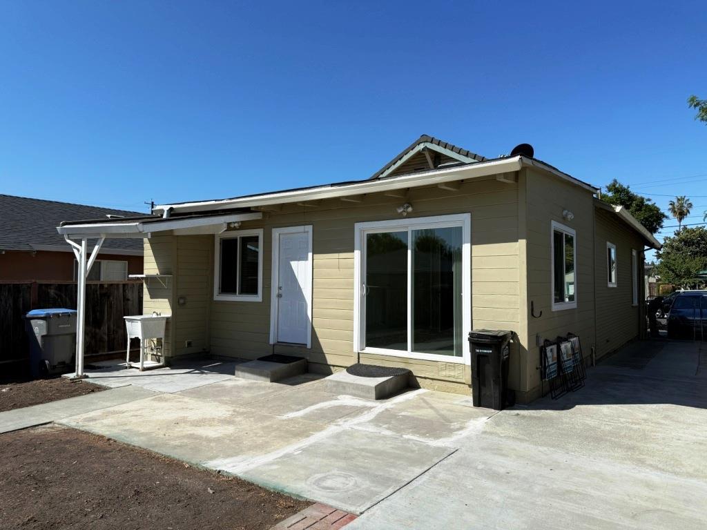 Detail Gallery Image 18 of 22 For 1062 Lick Ave, San Jose,  CA 95110 - 4 Beds | 2 Baths