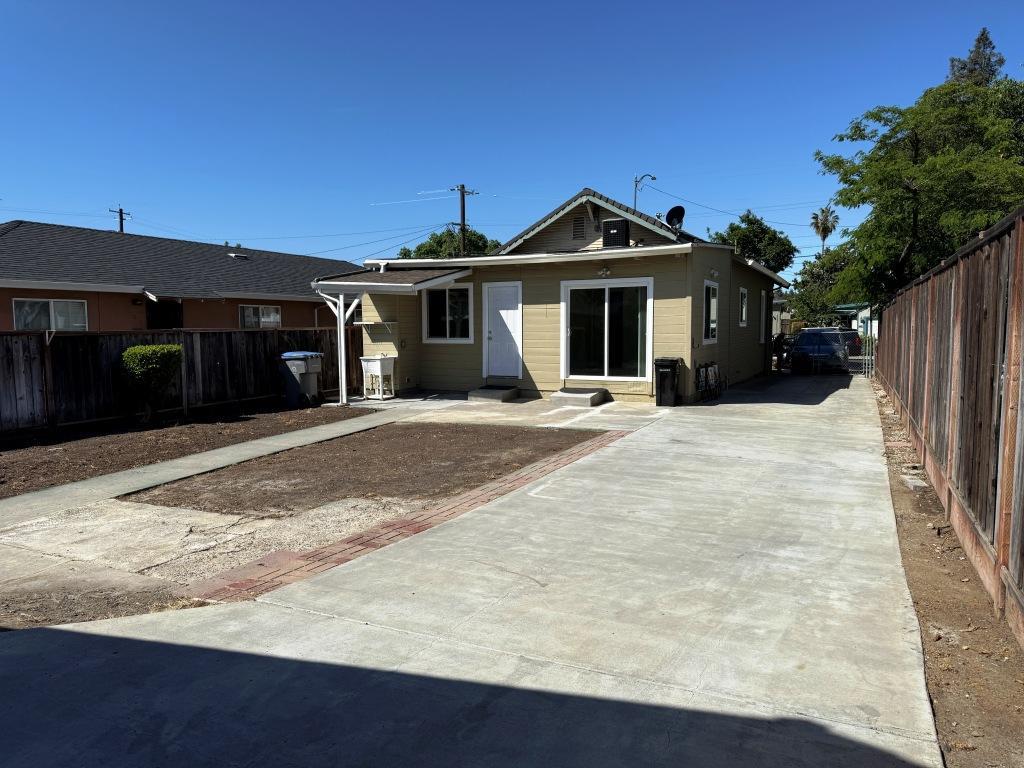 Detail Gallery Image 19 of 22 For 1062 Lick Ave, San Jose,  CA 95110 - 4 Beds | 2 Baths