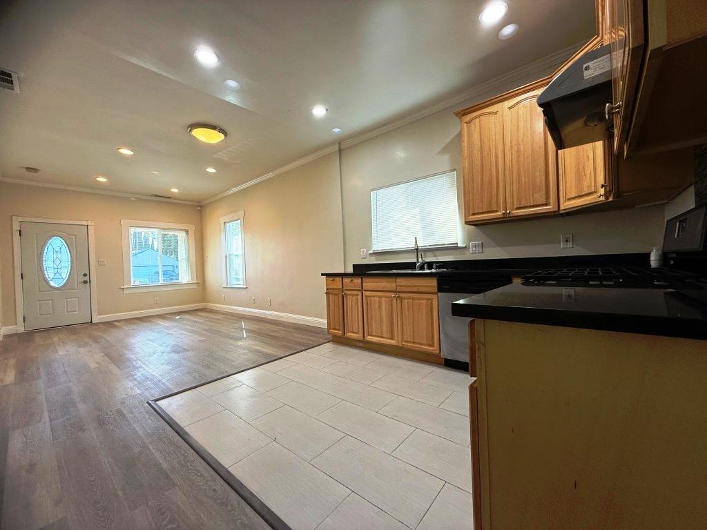 Detail Gallery Image 4 of 22 For 1062 Lick Ave, San Jose,  CA 95110 - 4 Beds | 2 Baths