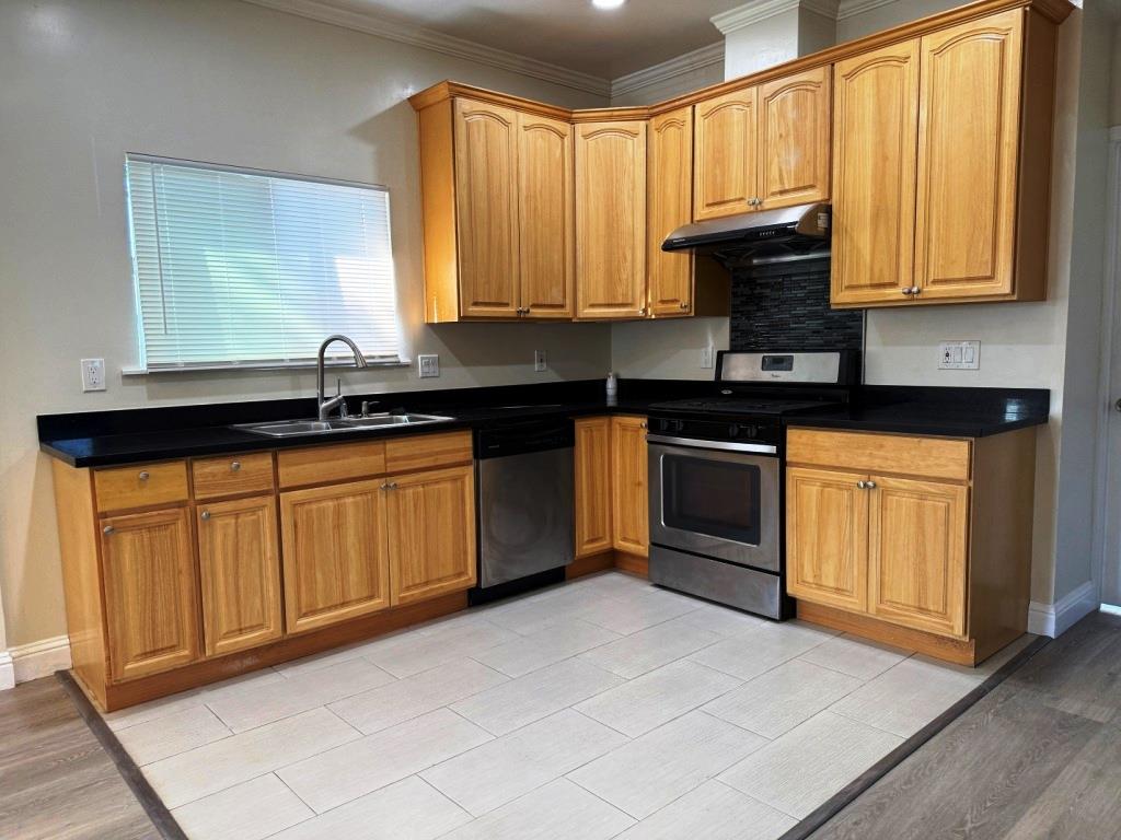 Detail Gallery Image 6 of 22 For 1062 Lick Ave, San Jose,  CA 95110 - 4 Beds | 2 Baths