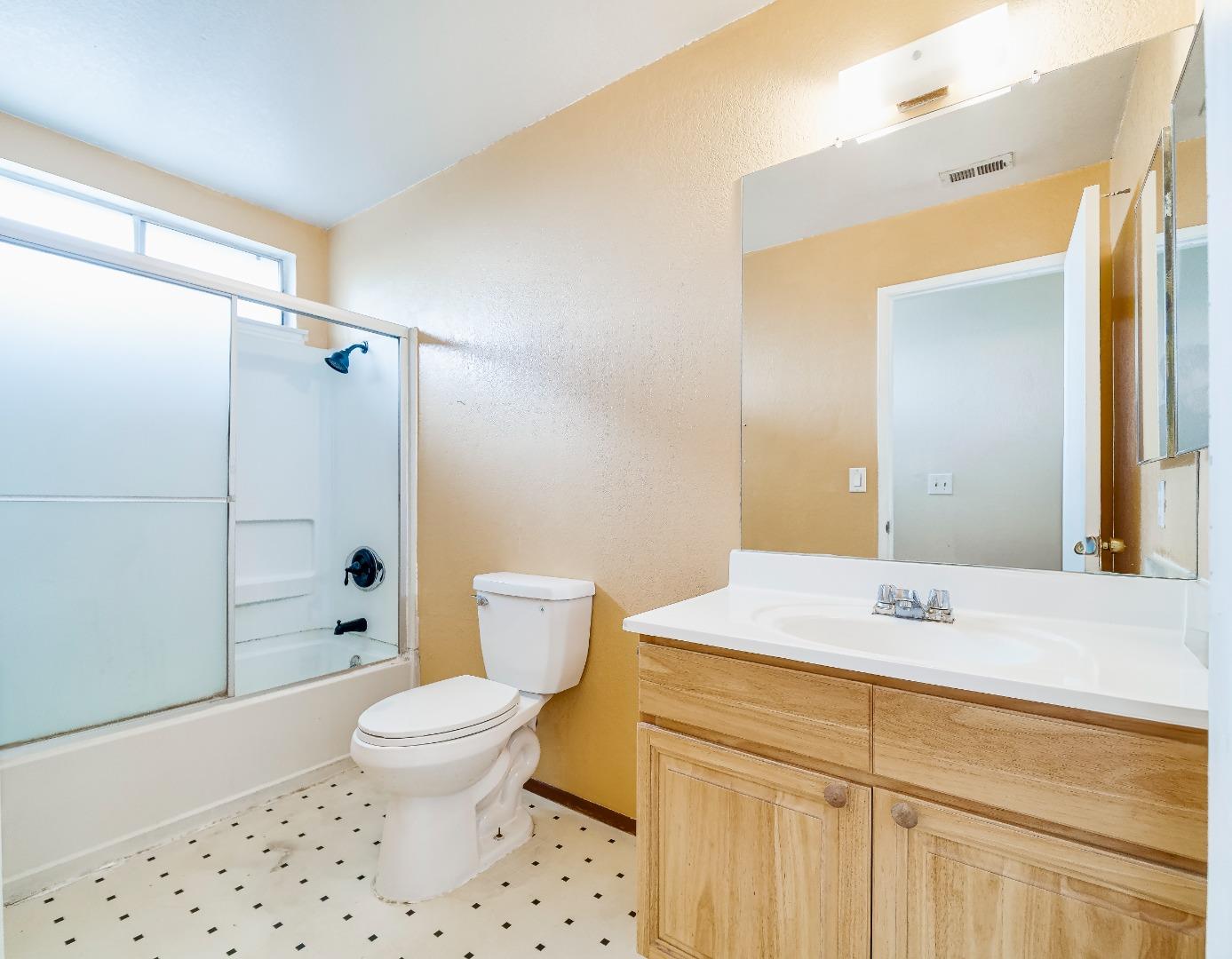 Detail Gallery Image 19 of 25 For 145 Goularte Way, San Jose,  CA 95116 - 3 Beds | 2/1 Baths