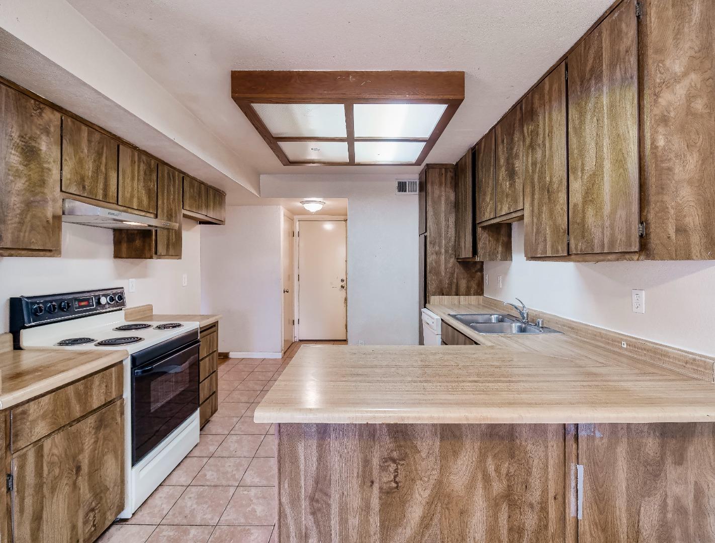 Detail Gallery Image 2 of 25 For 145 Goularte Way, San Jose,  CA 95116 - 3 Beds | 2/1 Baths