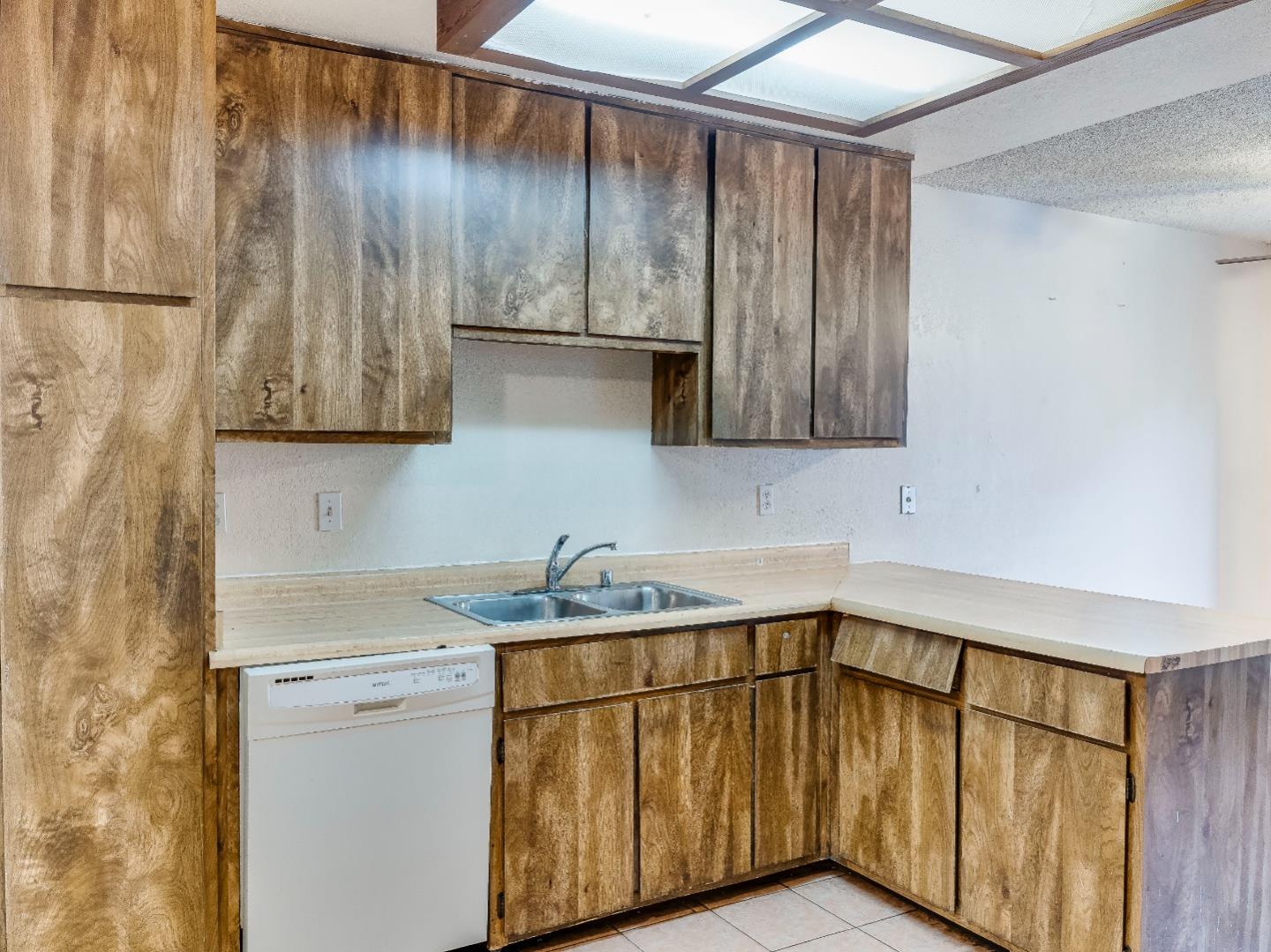 Detail Gallery Image 3 of 25 For 145 Goularte Way, San Jose,  CA 95116 - 3 Beds | 2/1 Baths