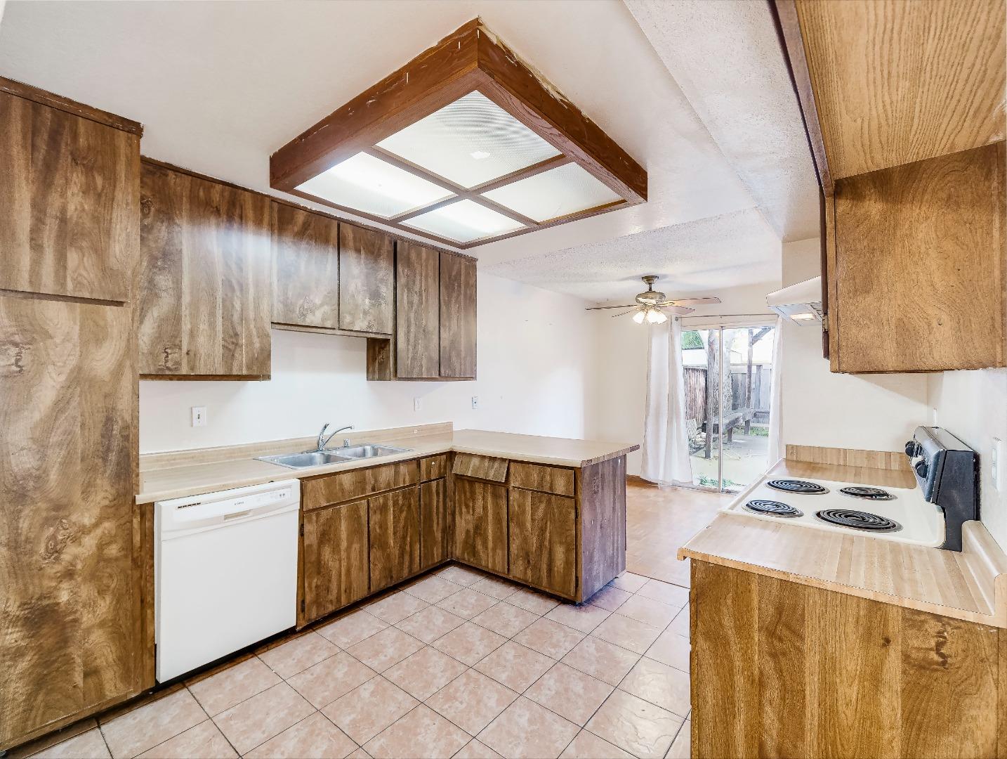 Detail Gallery Image 4 of 25 For 145 Goularte Way, San Jose,  CA 95116 - 3 Beds | 2/1 Baths