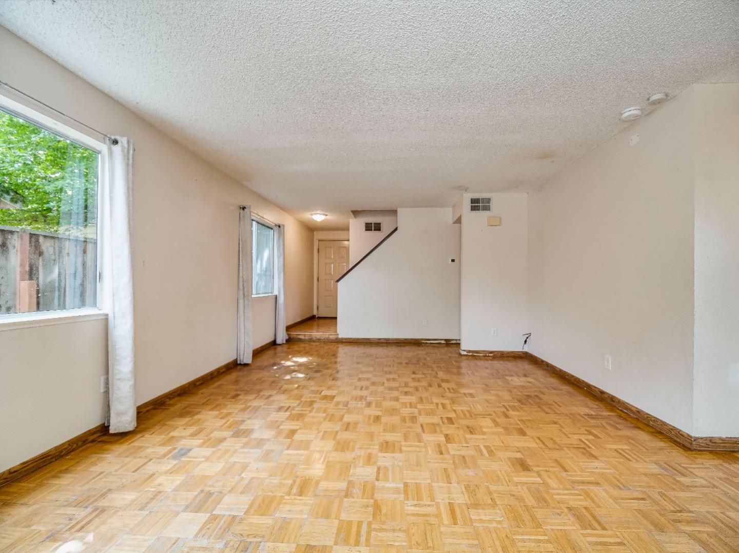 Detail Gallery Image 5 of 25 For 145 Goularte Way, San Jose,  CA 95116 - 3 Beds | 2/1 Baths