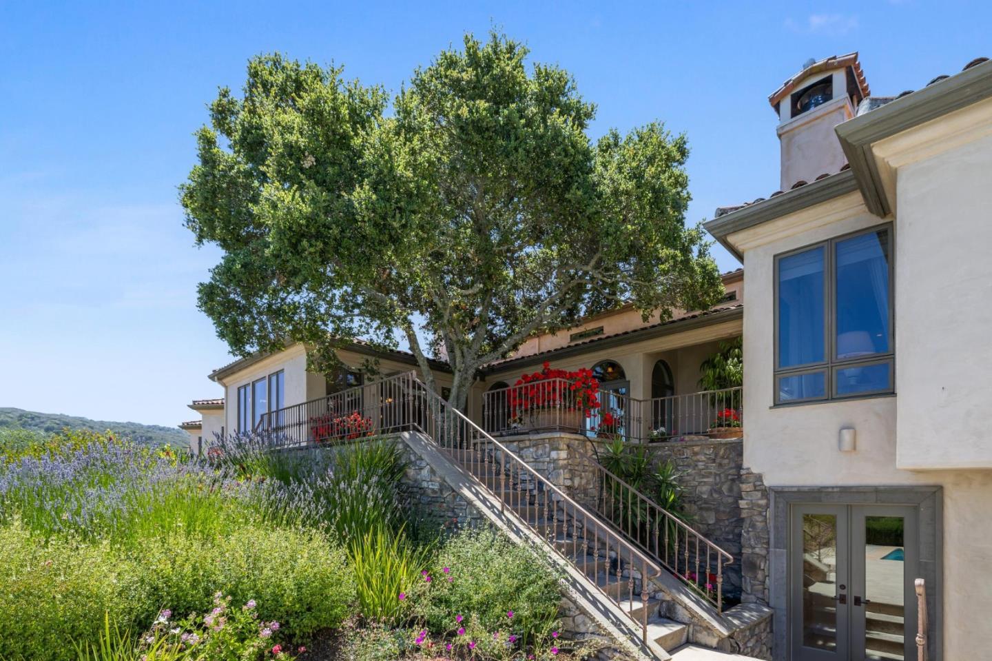 Detail Gallery Image 14 of 59 For 7 Redberry Rdg, Portola Valley,  CA 94028 - 5 Beds | 7/1 Baths
