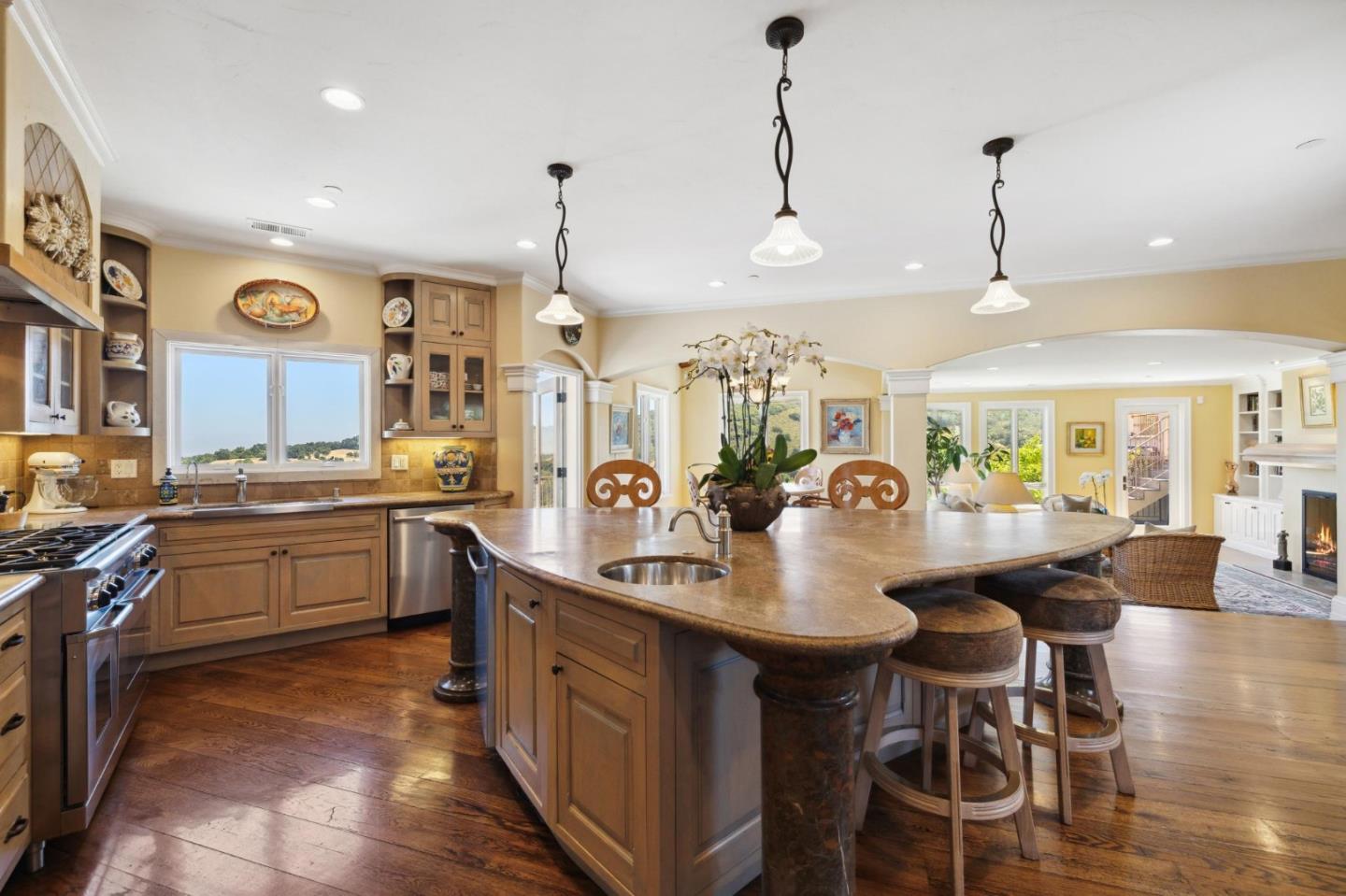 Detail Gallery Image 16 of 59 For 7 Redberry Rdg, Portola Valley,  CA 94028 - 5 Beds | 7/1 Baths