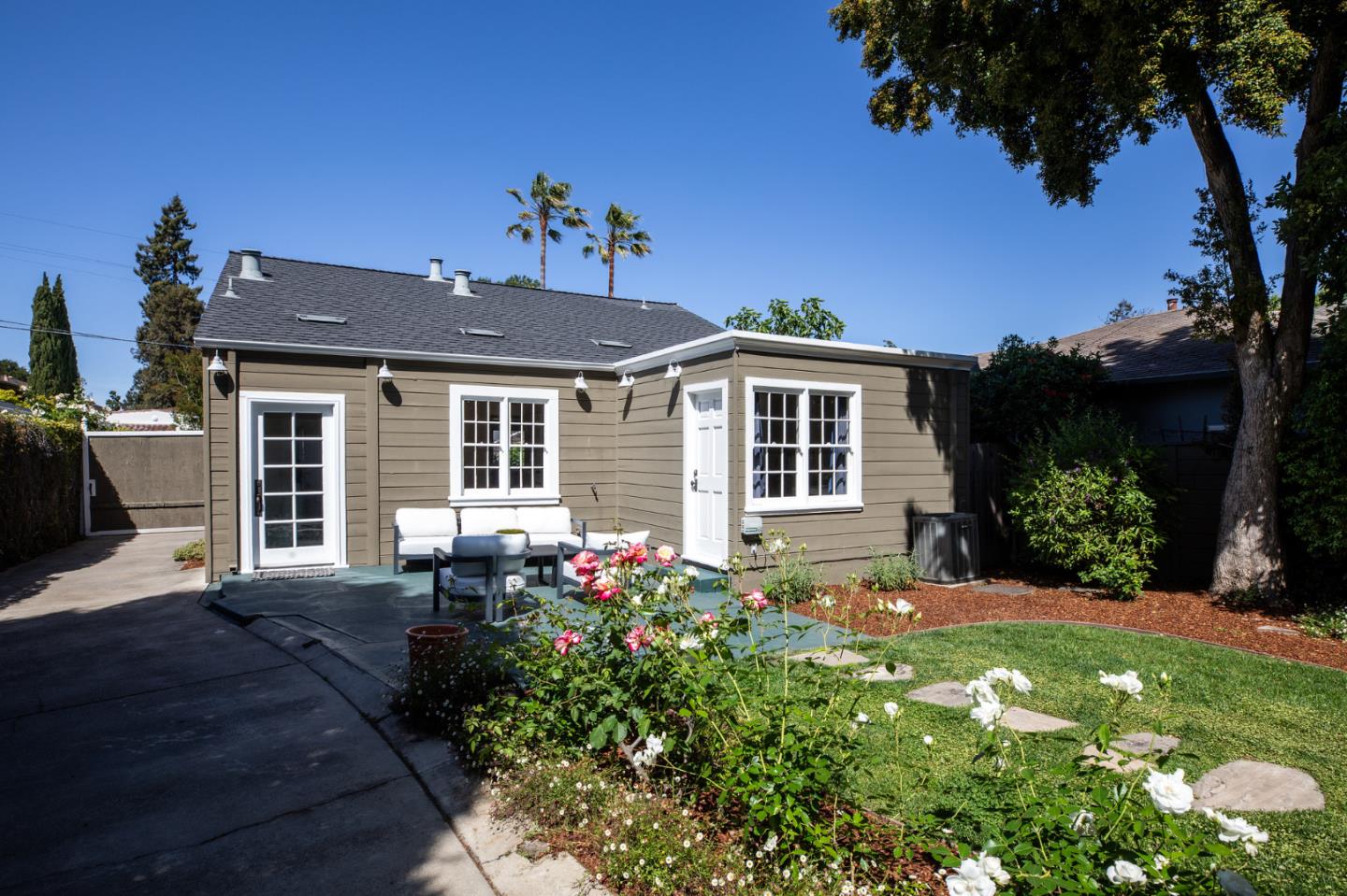 Detail Gallery Image 13 of 13 For 945 Evelyn St, Menlo Park,  CA 94025 - 2 Beds | 1 Baths
