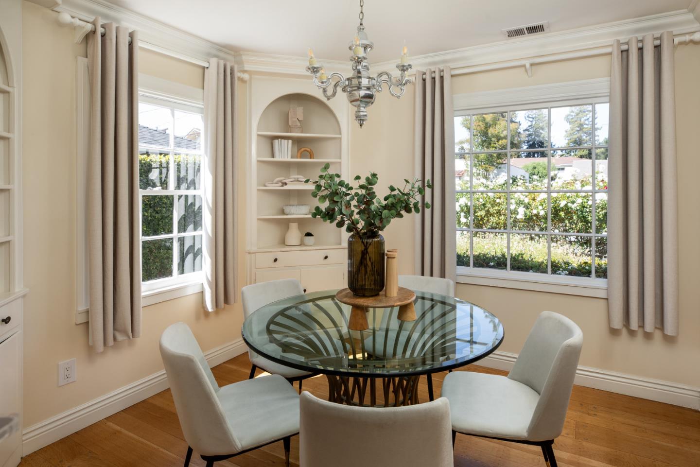Detail Gallery Image 4 of 13 For 945 Evelyn St, Menlo Park,  CA 94025 - 2 Beds | 1 Baths