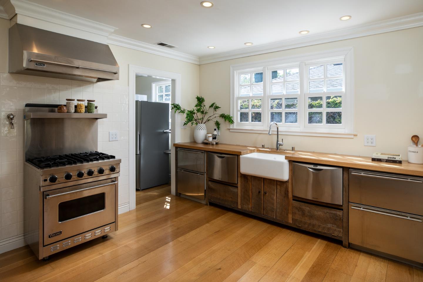 Detail Gallery Image 5 of 13 For 945 Evelyn St, Menlo Park,  CA 94025 - 2 Beds | 1 Baths