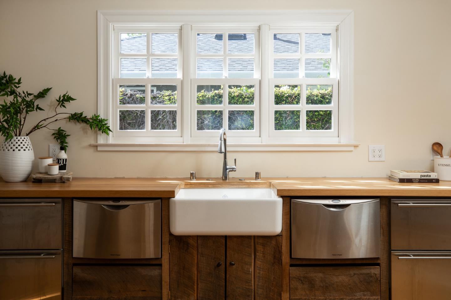 Detail Gallery Image 6 of 13 For 945 Evelyn St, Menlo Park,  CA 94025 - 2 Beds | 1 Baths