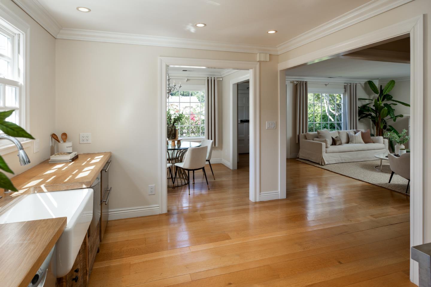 Detail Gallery Image 7 of 13 For 945 Evelyn St, Menlo Park,  CA 94025 - 2 Beds | 1 Baths