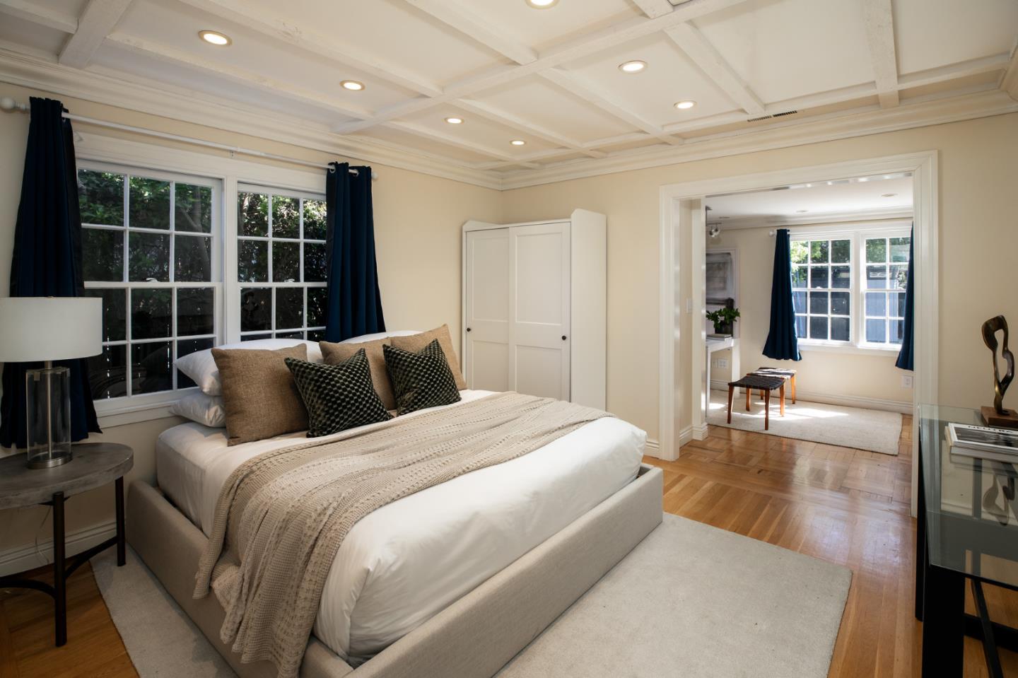Detail Gallery Image 9 of 13 For 945 Evelyn St, Menlo Park,  CA 94025 - 2 Beds | 1 Baths