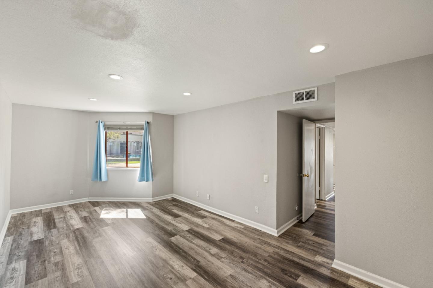 Detail Gallery Image 10 of 23 For 2394 N Main St #B,  Salinas,  CA 93906 - 2 Beds | 1 Baths