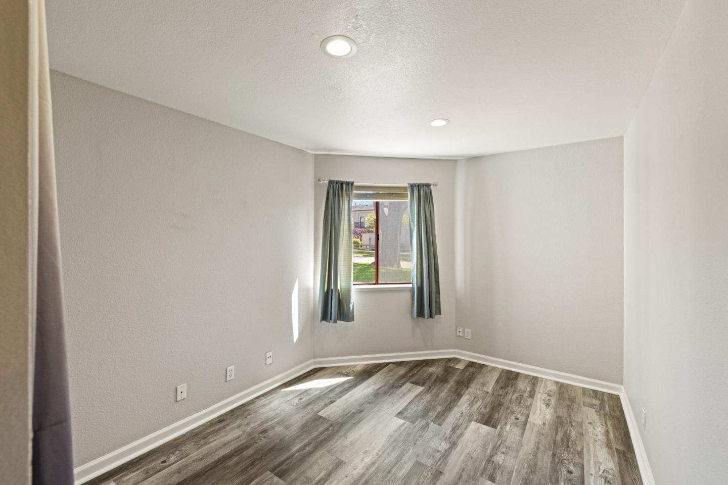 Detail Gallery Image 13 of 23 For 2394 N Main St #B,  Salinas,  CA 93906 - 2 Beds | 1 Baths