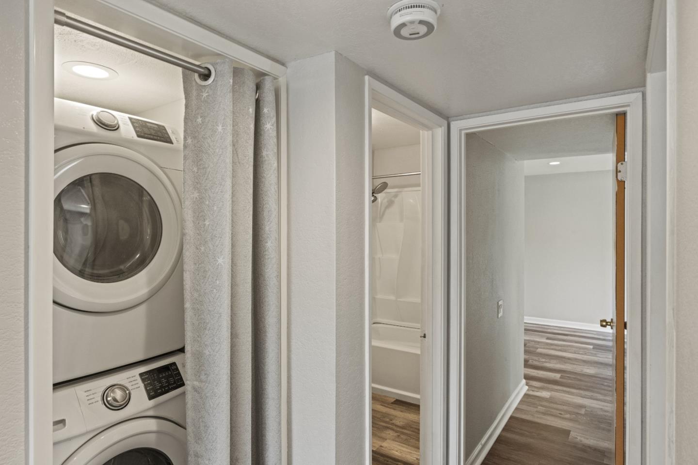 Detail Gallery Image 14 of 23 For 2394 N Main St #B,  Salinas,  CA 93906 - 2 Beds | 1 Baths