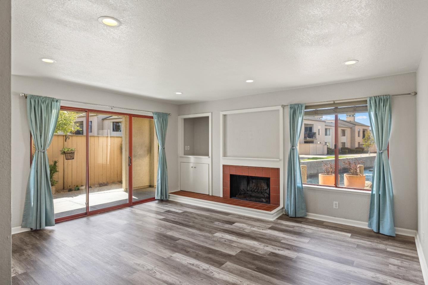 Detail Gallery Image 2 of 23 For 2394 N Main St #B,  Salinas,  CA 93906 - 2 Beds | 1 Baths