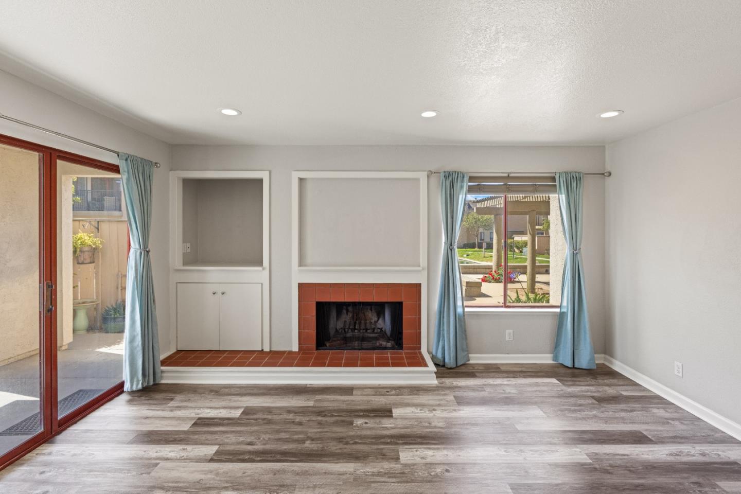 Detail Gallery Image 4 of 23 For 2394 N Main St #B,  Salinas,  CA 93906 - 2 Beds | 1 Baths