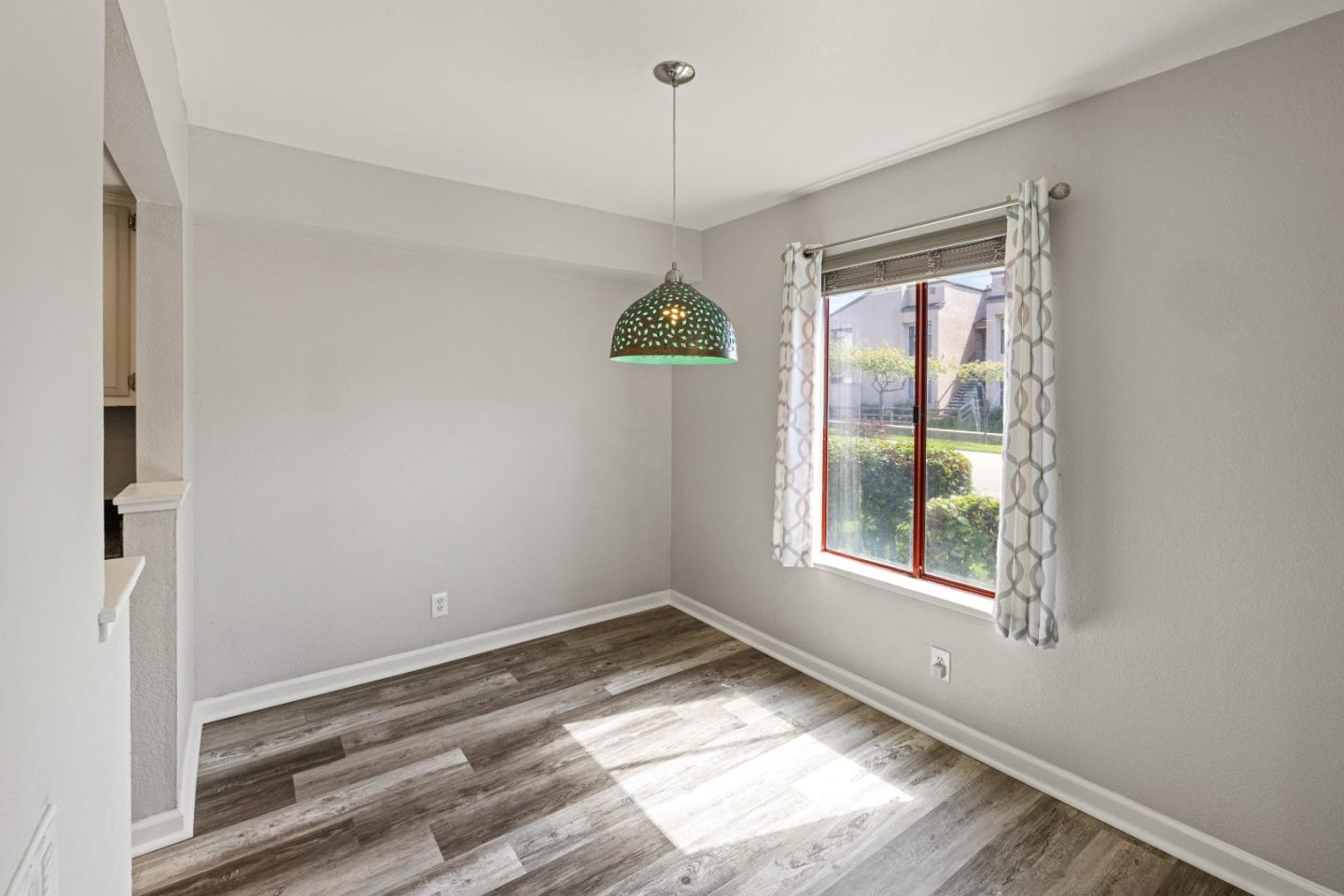 Detail Gallery Image 6 of 23 For 2394 N Main St #B,  Salinas,  CA 93906 - 2 Beds | 1 Baths