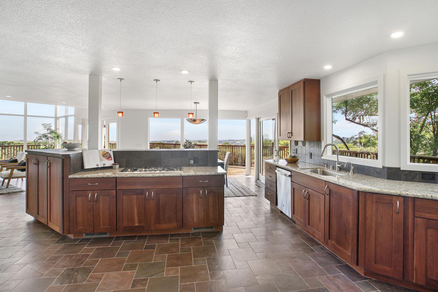 Detail Gallery Image 11 of 47 For 415 Golden Oak Dr, Portola Valley,  CA 94028 - 4 Beds | 3/1 Baths