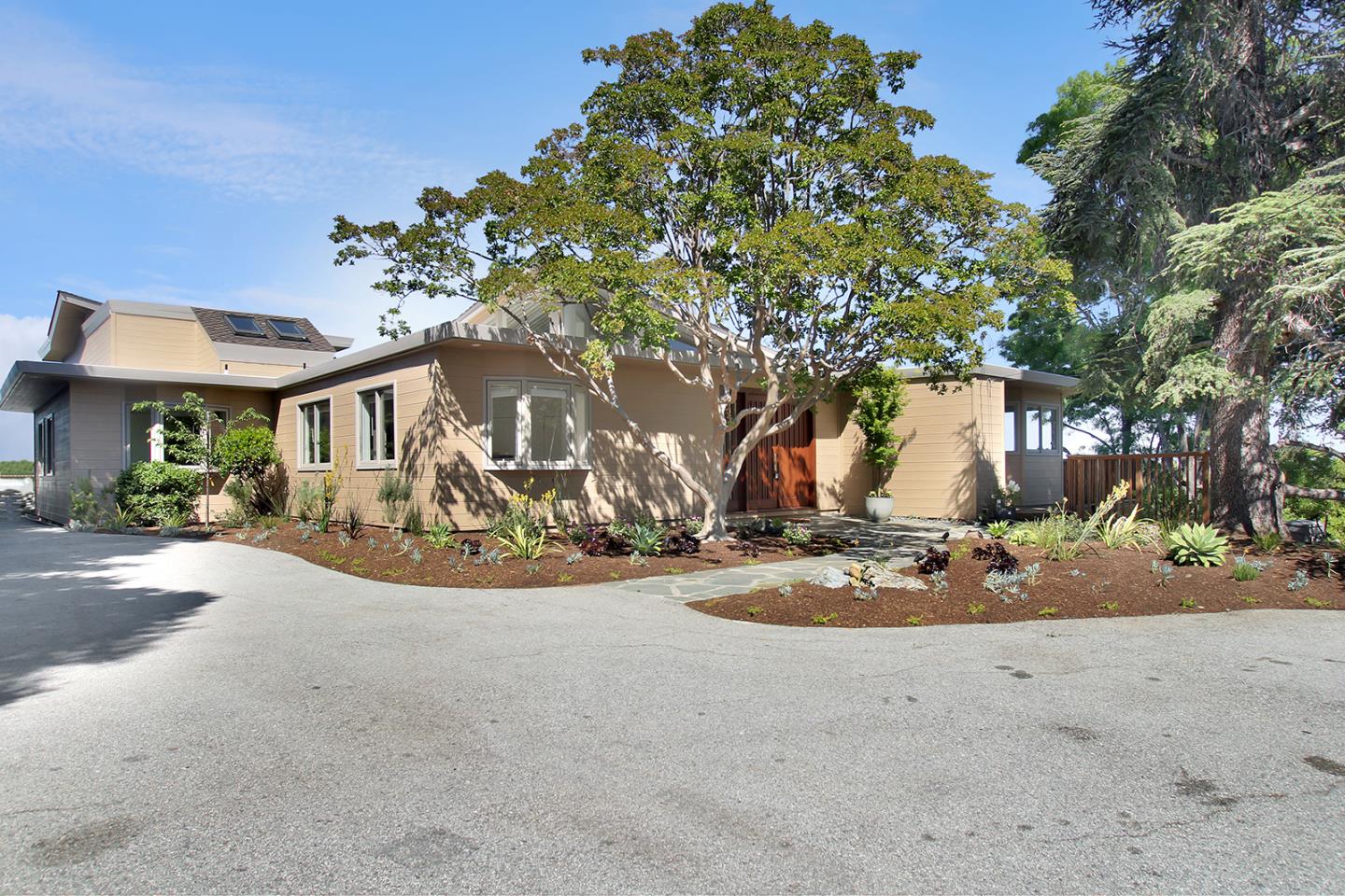 Detail Gallery Image 2 of 47 For 415 Golden Oak Dr, Portola Valley,  CA 94028 - 4 Beds | 3/1 Baths