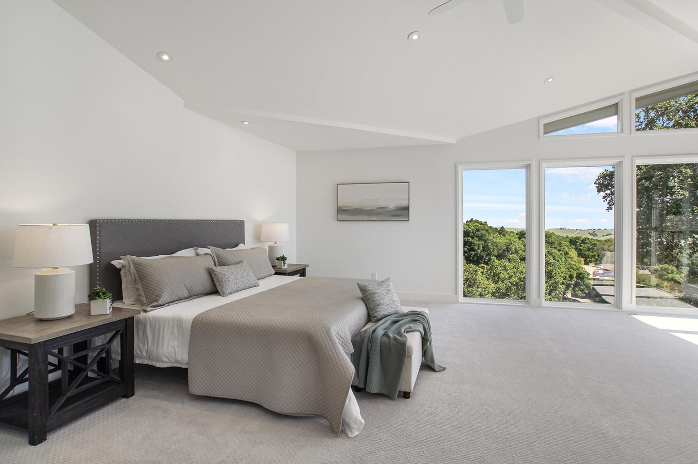 Detail Gallery Image 26 of 47 For 415 Golden Oak Dr, Portola Valley,  CA 94028 - 4 Beds | 3/1 Baths