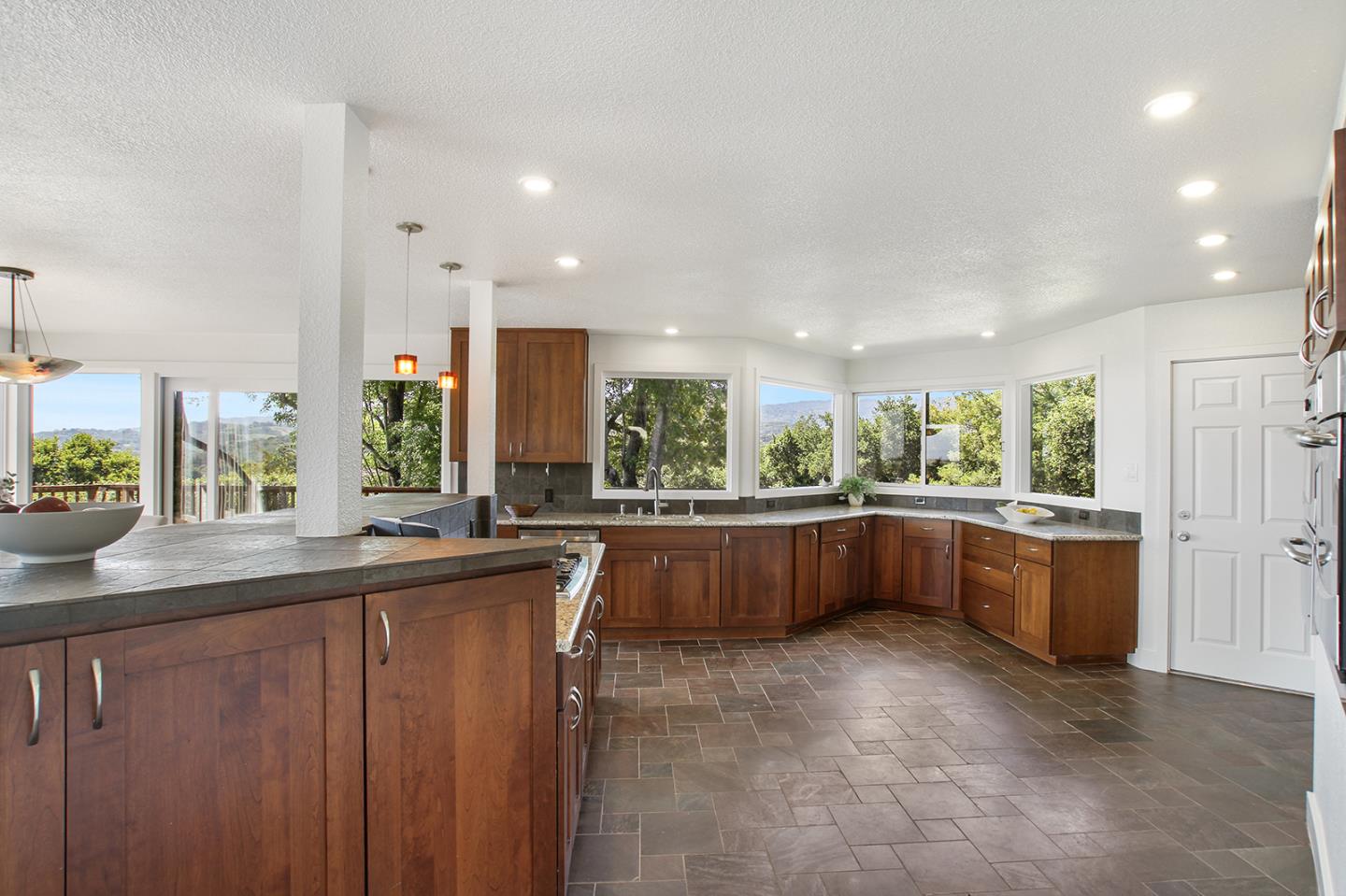 Detail Gallery Image 9 of 47 For 415 Golden Oak Dr, Portola Valley,  CA 94028 - 4 Beds | 3/1 Baths