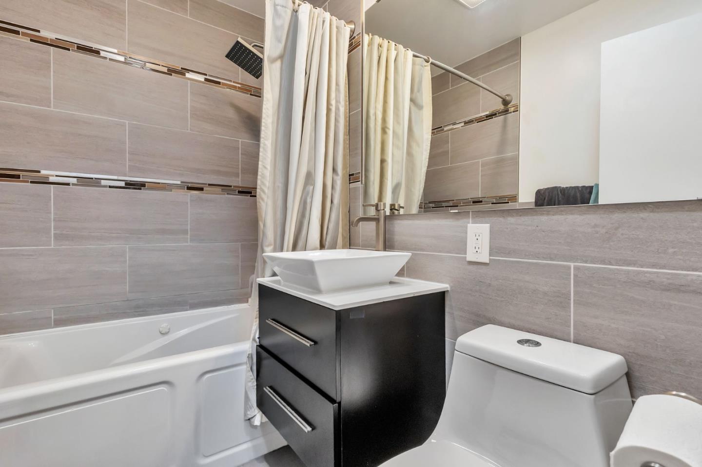 Detail Gallery Image 16 of 27 For 455 Gardenside Ave, South San Francisco,  CA 94080 - 4 Beds | 3 Baths